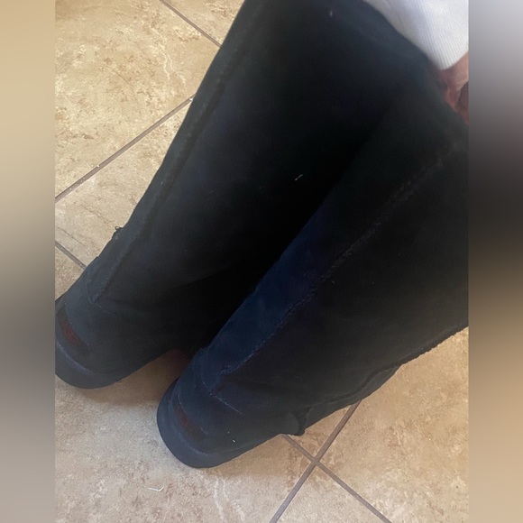 Black tall UGGS - Picture 7 of 7